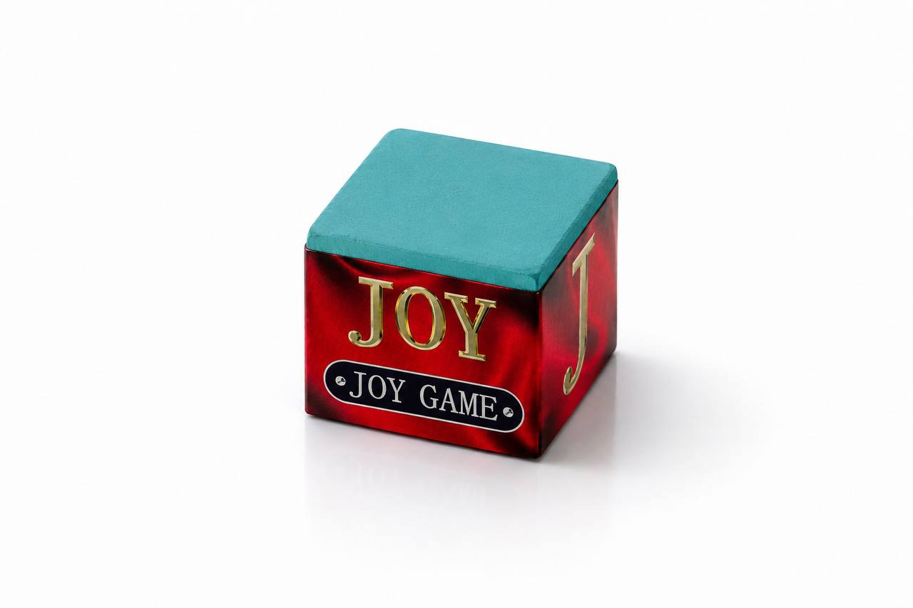 Кубик більярдної крейди JOY Game у червоній обгортці із золотим логотипом